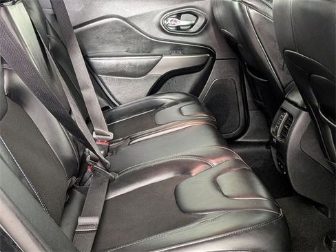 Used 2020 Jeep Cherokee Latitude Plus image 28