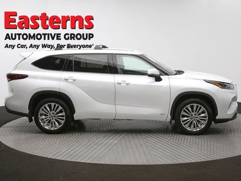 Used 2024 Toyota Highlander Platinum AWD/4WD image 4