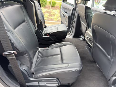 Used 2024 Ford Expedition XLT image 31