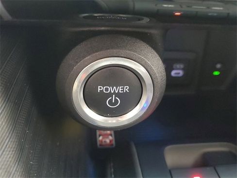 Used 2024 Toyota Venza XLE image 32