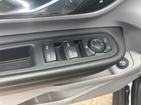 Used 2024 GMC Terrain SLT FWD image 29