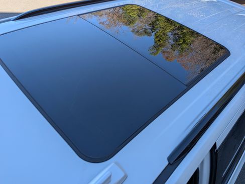 Used 2023 Cadillac Escalade Premium Luxury image 14