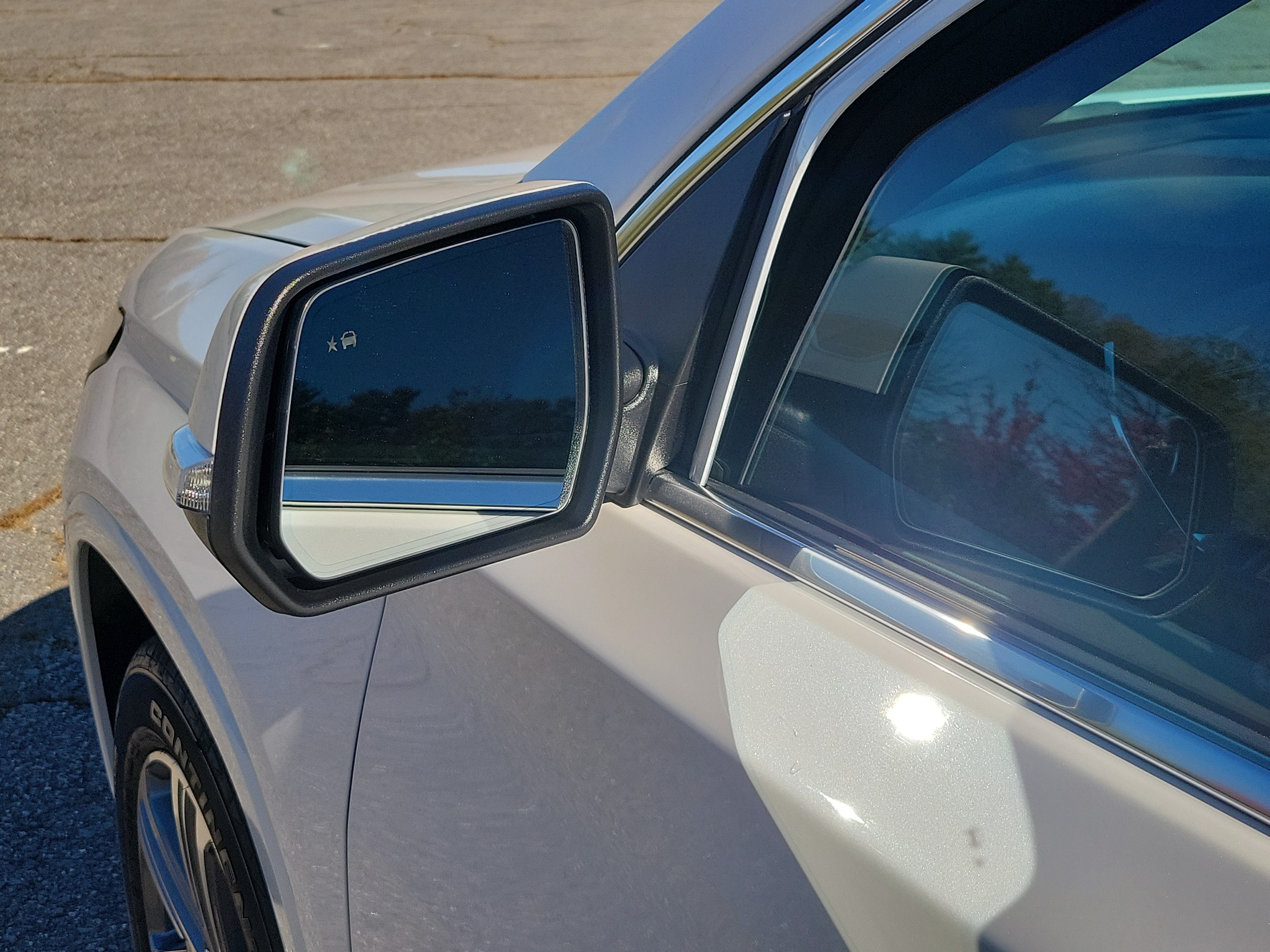 Used 2023 Chevrolet Traverse High Country w/ LPO, Floor Liner Package AWD/4WD image 10