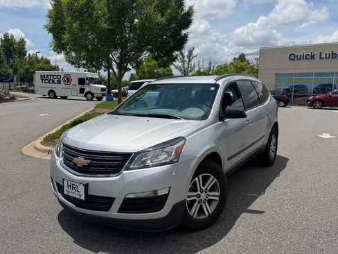 Used 2017 Chevrolet Traverse LS FWD image 8