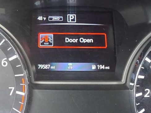 Used 2019 Nissan Pathfinder SL AWD/4WD image 16