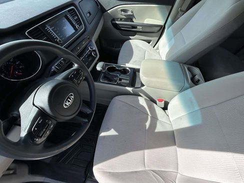 Used 2021 Kia Sedona LX FWD image 9