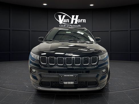 Used 2025 Jeep Compass Latitude w/ Altitude Special Edition AWD/4WD image 2