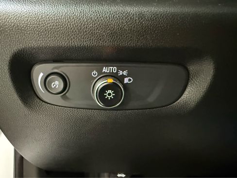 Certified 2023 Chevrolet Traverse RS image 26