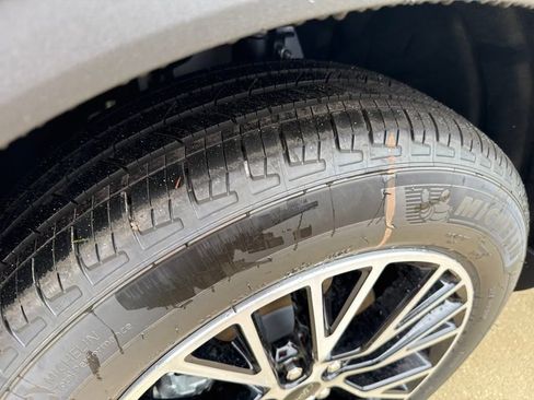 New 2025 Ford Escape SE w/ PHEV Premium Package image 12