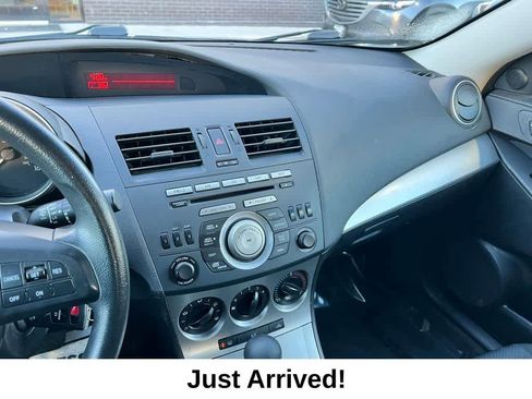 Used 2011 MAZDA MAZDA3 i Touring image 27