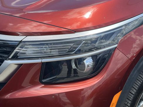 Used 2021 Kia Seltos S AWD/4WD image 3
