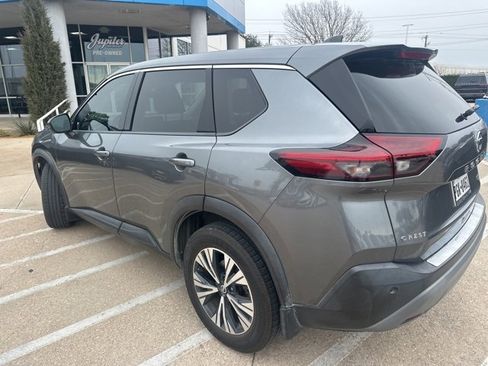 Used 2021 Nissan Rogue SV image 5