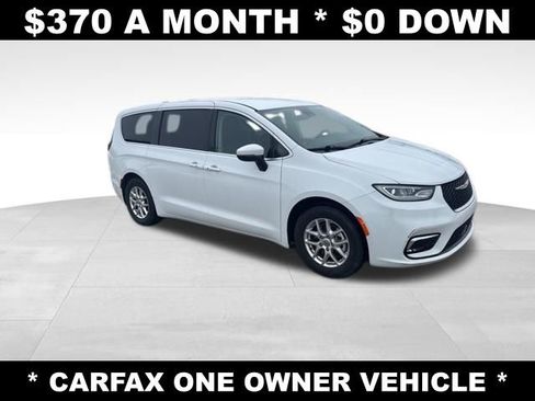 Used 2023 Chrysler Pacifica Touring-L image 7