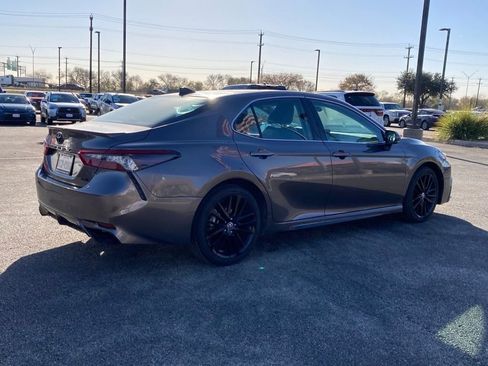 Used 2024 Toyota Camry XSE FWD image 4