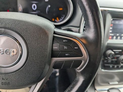 Used 2018 Jeep Grand Cherokee Limited image 11