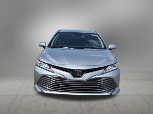 Used 2020 Toyota Camry XLE FWD image 9