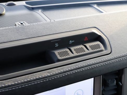 Used 2025 Ford Bronco Outer Banks image 33