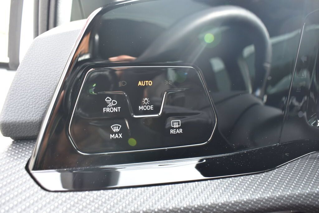 Used 2024 Volkswagen Golf R AWD/4WD image 15