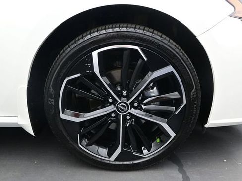 Used 2025 Nissan Altima 2.5 SR AWD/4WD image 16