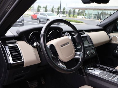 Used 2019 Land Rover Discovery SE AWD/4WD image 19