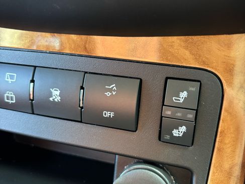 Used 2011 Buick Enclave CXL image 19