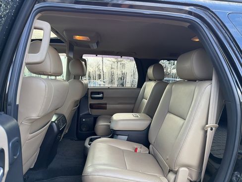 Used 2017 Toyota Sequoia Platinum image 9