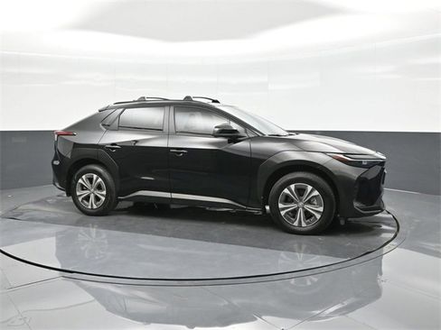 Used 2024 Toyota bZ4X XLE image 17