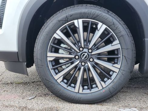 New 2026 Nissan Pathfinder Platinum FWD image 7