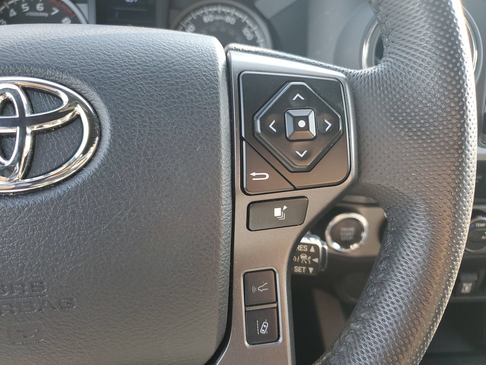 Certified 2023 Toyota Tacoma TRD Off-Road AWD/4WD image 22