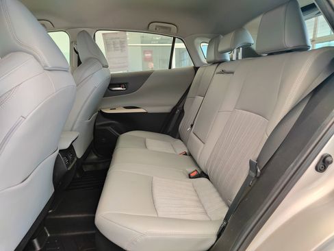 Used 2021 Toyota Venza XLE w/ Carpet Mat Package (TMS) AWD/4WD image 10
