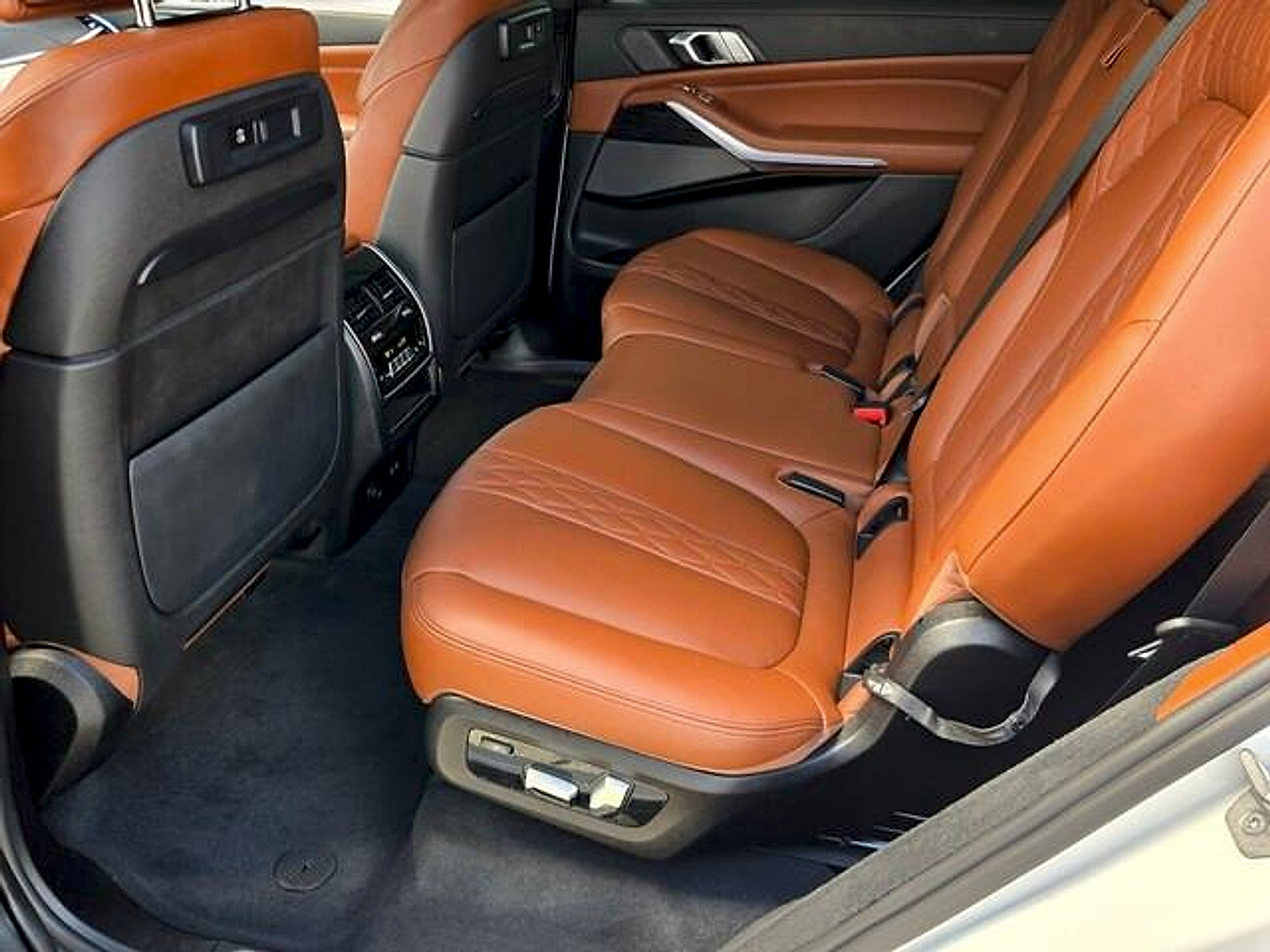 Used 2022 BMW X7 M50i w/ Cold Weather Package AWD/4WD image 11