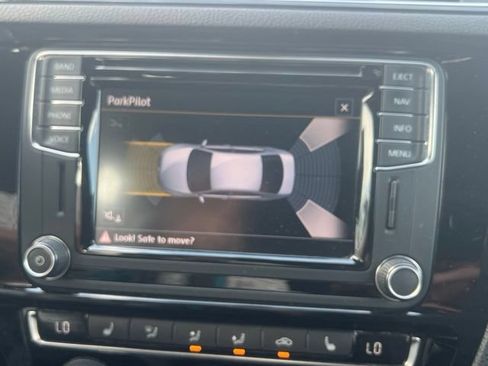 Used 2017 Volkswagen Jetta GLI FWD image 15