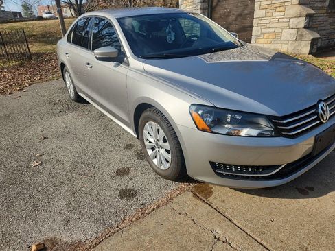 Used 2014 Volkswagen Passat 1.8T S image 12