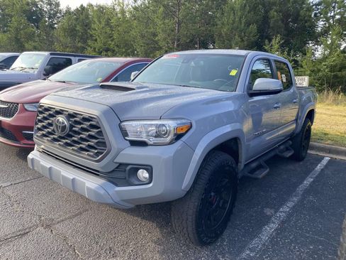 Used 2020 Toyota Tacoma TRD Sport AWD/4WD image 3