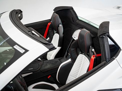 Used 2023 Chevrolet Corvette Stingray Premium Conv w/ Z51 Performance Package image 15