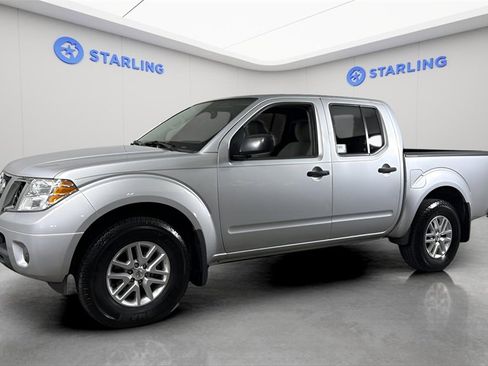 Used 2020 Nissan Frontier SV image 2