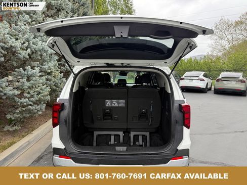 Used 2025 Kia Carnival FWD image 30