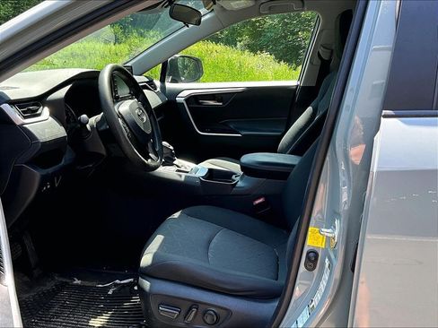 Used 2021 Toyota RAV4 XLE AWD/4WD image 7
