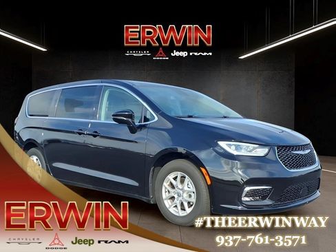 Used 2024 Chrysler Pacifica Touring-L FWD image 1