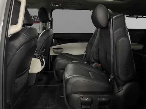 Certified 2024 Kia Carnival SX Prestige image 10
