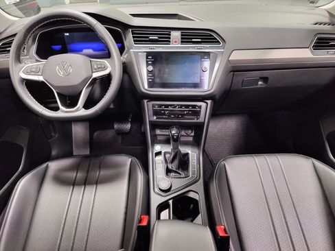 Certified 2022 Volkswagen Tiguan SE image 16