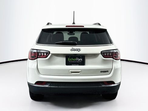 Used 2018 Jeep Compass Latitude w/ Popular Equipment Group FWD image 7