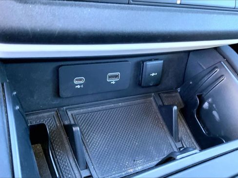 Used 2021 Land Rover Defender 110 SE image 30