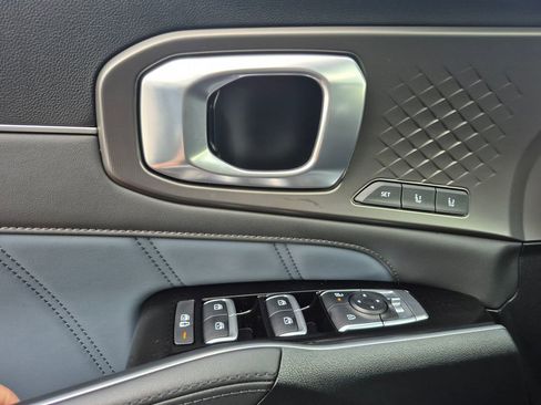 Used 2025 Kia Sorento SX Prestige image 21