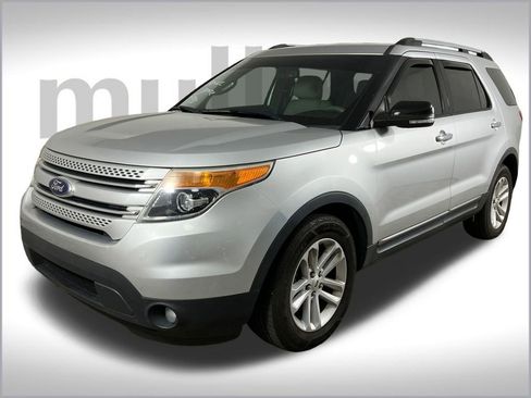 Used 2015 Ford Explorer XLT w/ Equipment Group 202A image 13