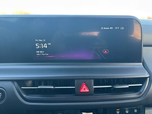 Used 2024 Kia Seltos EX image 16