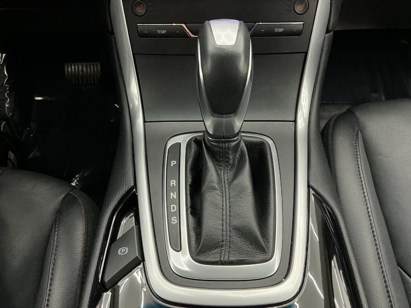 Used 2018 Ford Edge Titanium w/ Technology Package FWD image 36