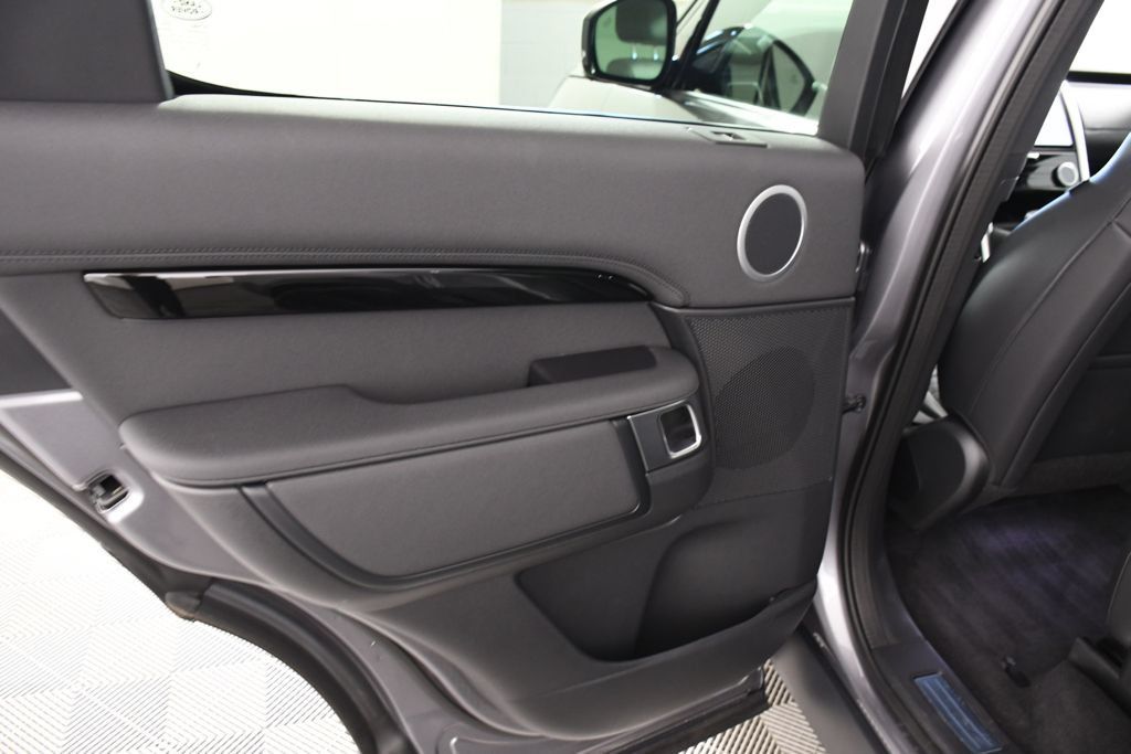 Certified 2025 Land Rover Discovery S AWD/4WD image 24