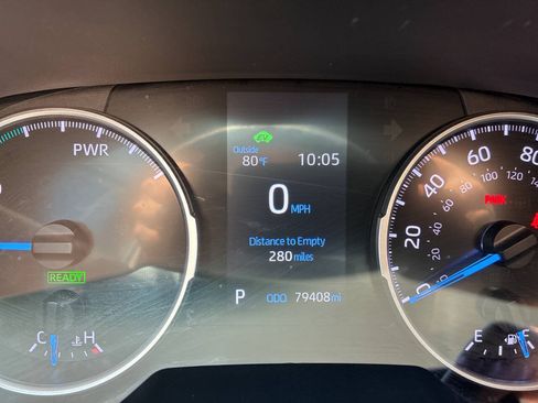 Used 2022 Toyota RAV4 LE AWD/4WD image 8