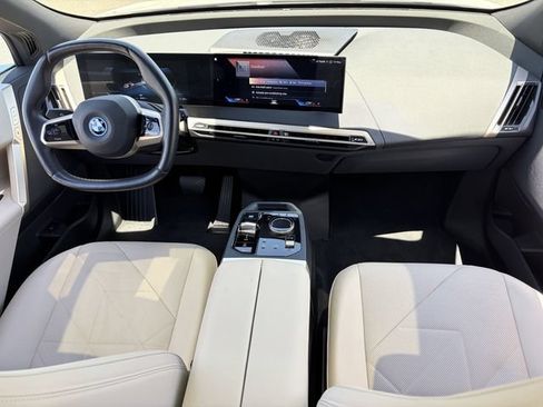 Used 2023 BMW iX xDrive50 w/ Sport Package AWD/4WD image 16